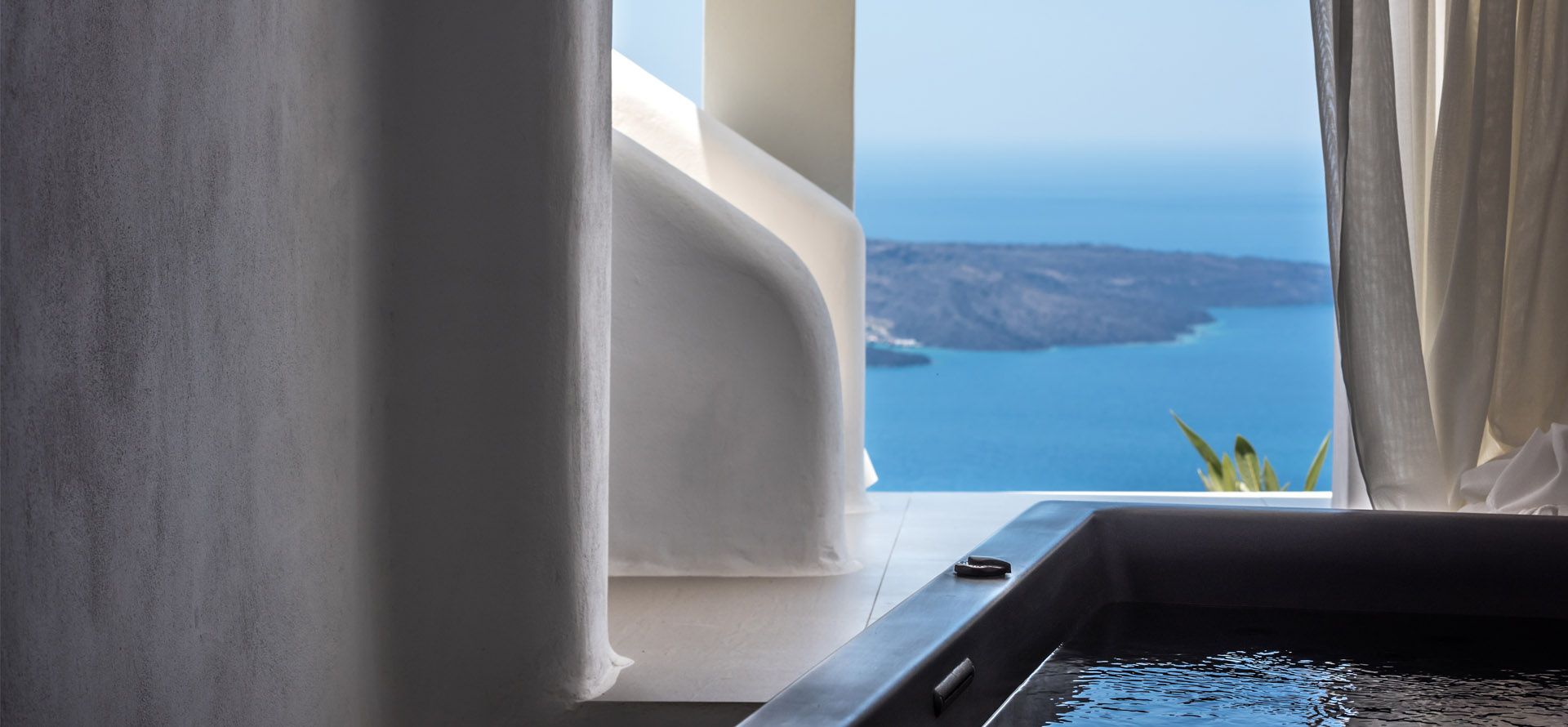Curated visual reference: Visual Reference: Superior Cave Suite With Private Outdoor Hot Tub And Private